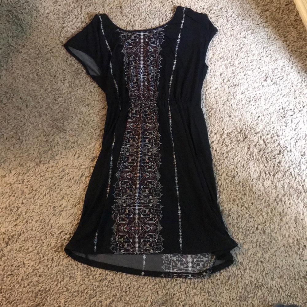 Adorable dress with with great cross backing